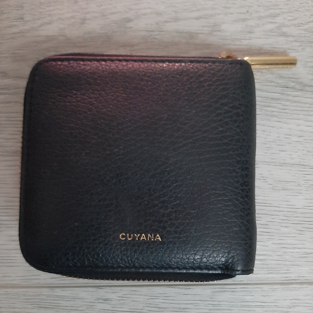 Cuyana Black Leather Wallet Zip Around